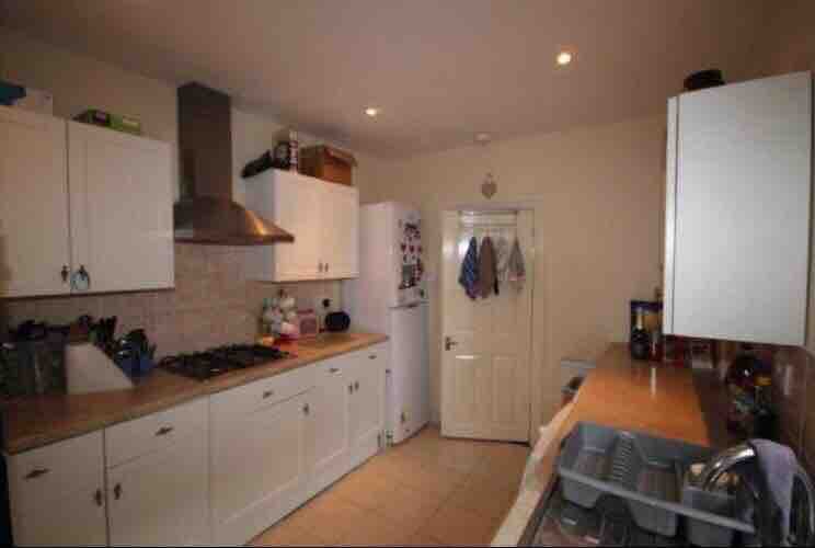 Housemate needed for a double room! RoomsLocal image