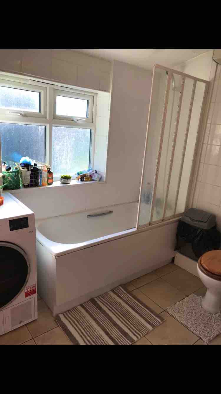 Housemate needed for a double room! RoomsLocal image