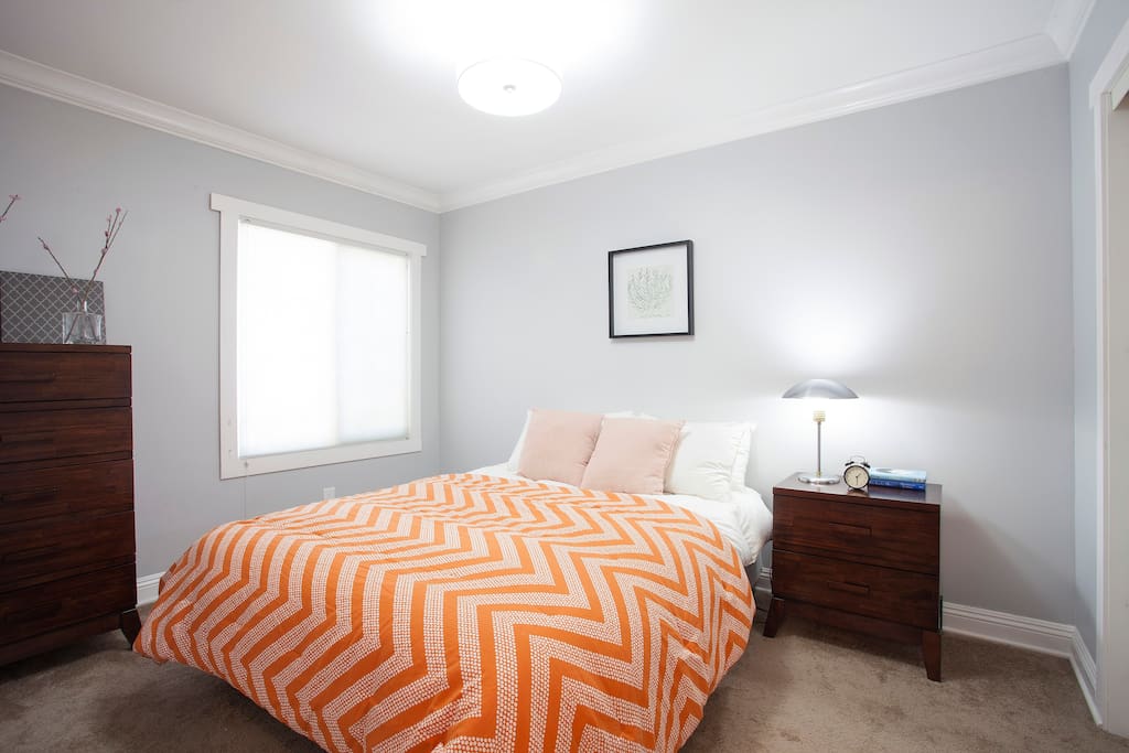 2 bedroom flat share in Chelsea London area!. Minimum 1 month RoomsLocal image