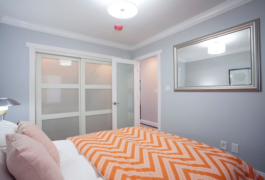 2 bedroom flat share in Chelsea London area!. Minimum 1 month RoomsLocal image
