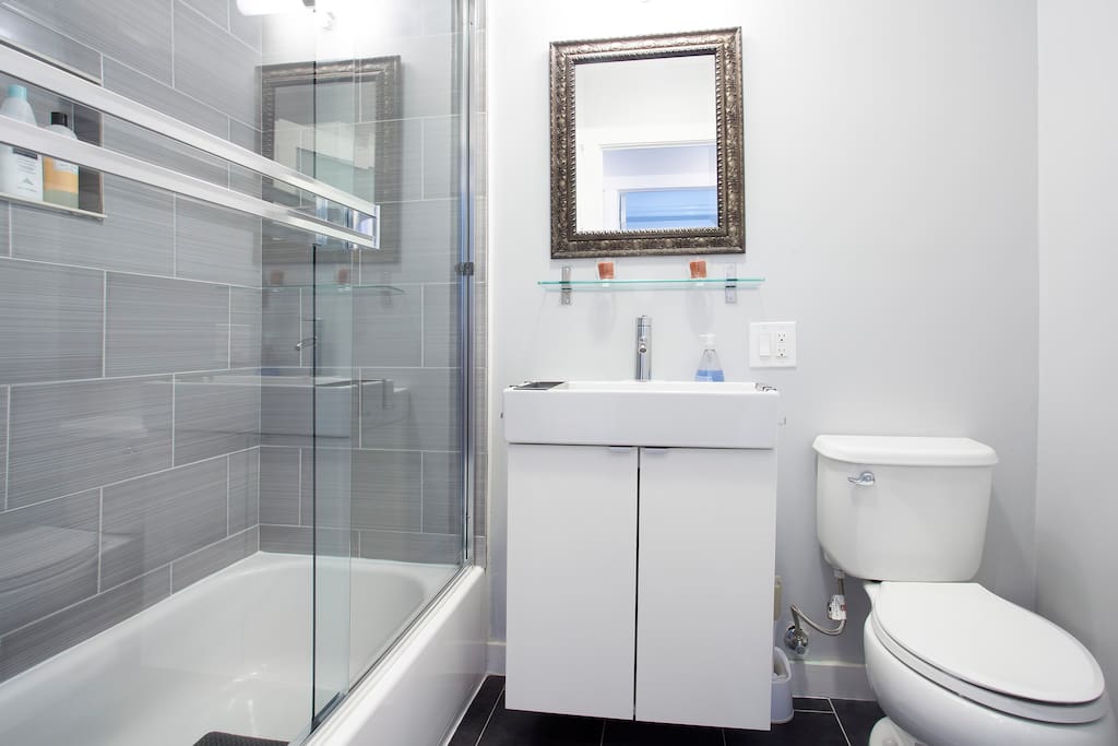 2 bedroom flat share in Chelsea London area!. Minimum 1 month RoomsLocal image