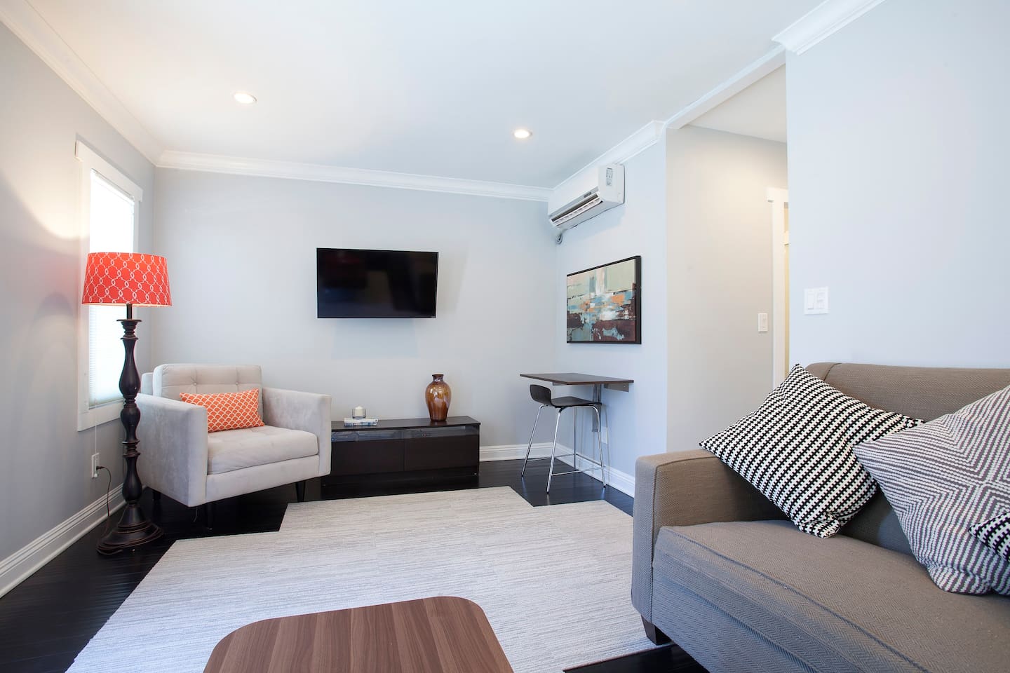 2 bedroom flat share in Chelsea London area!. Minimum 1 month RoomsLocal image