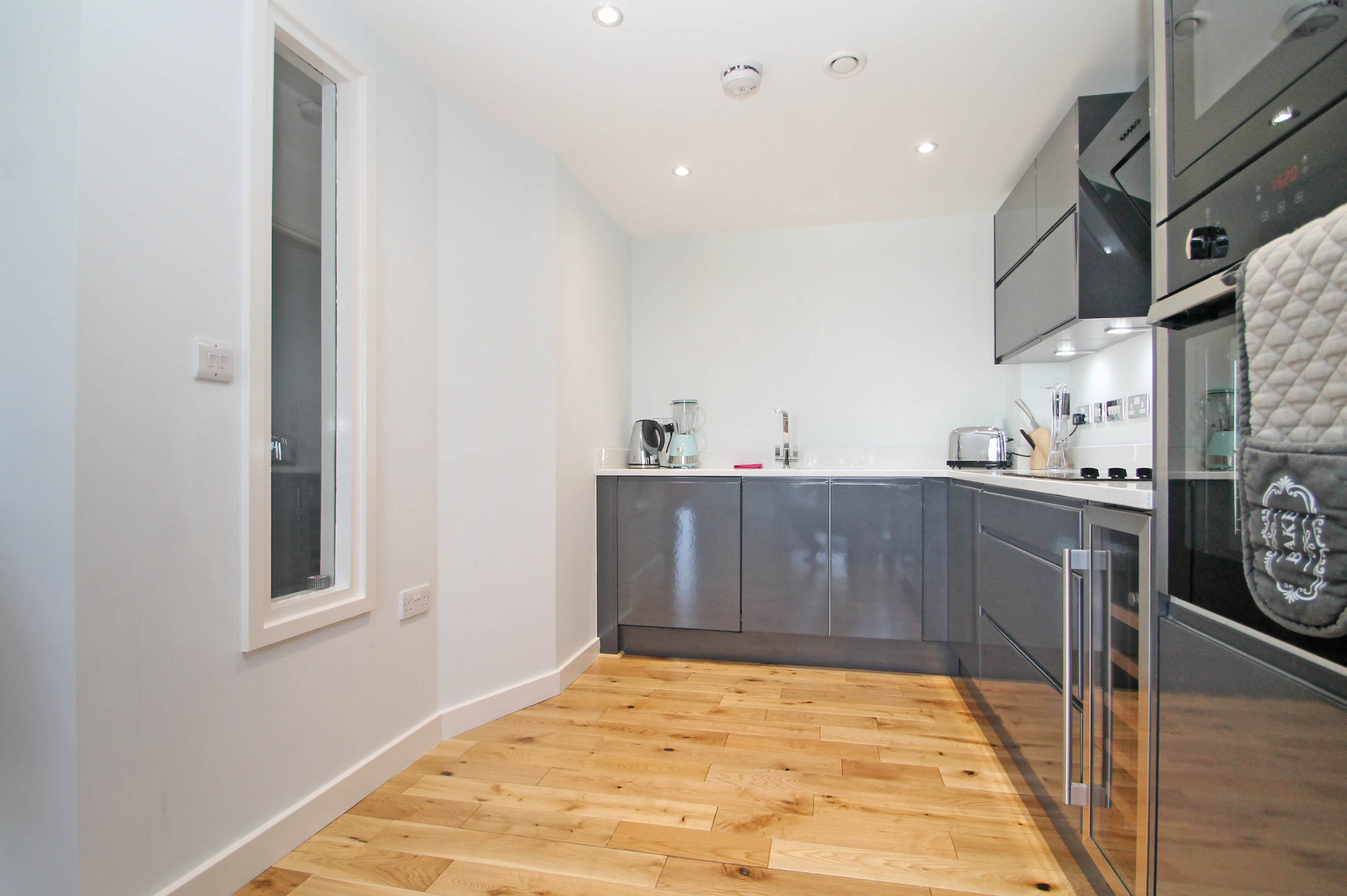 Awesome and beautiful double bedroom apartment RoomsLocal image