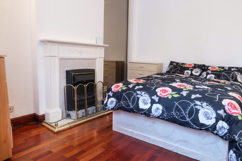 STUNNING DOUBLE BEDROOM RoomsLocal image