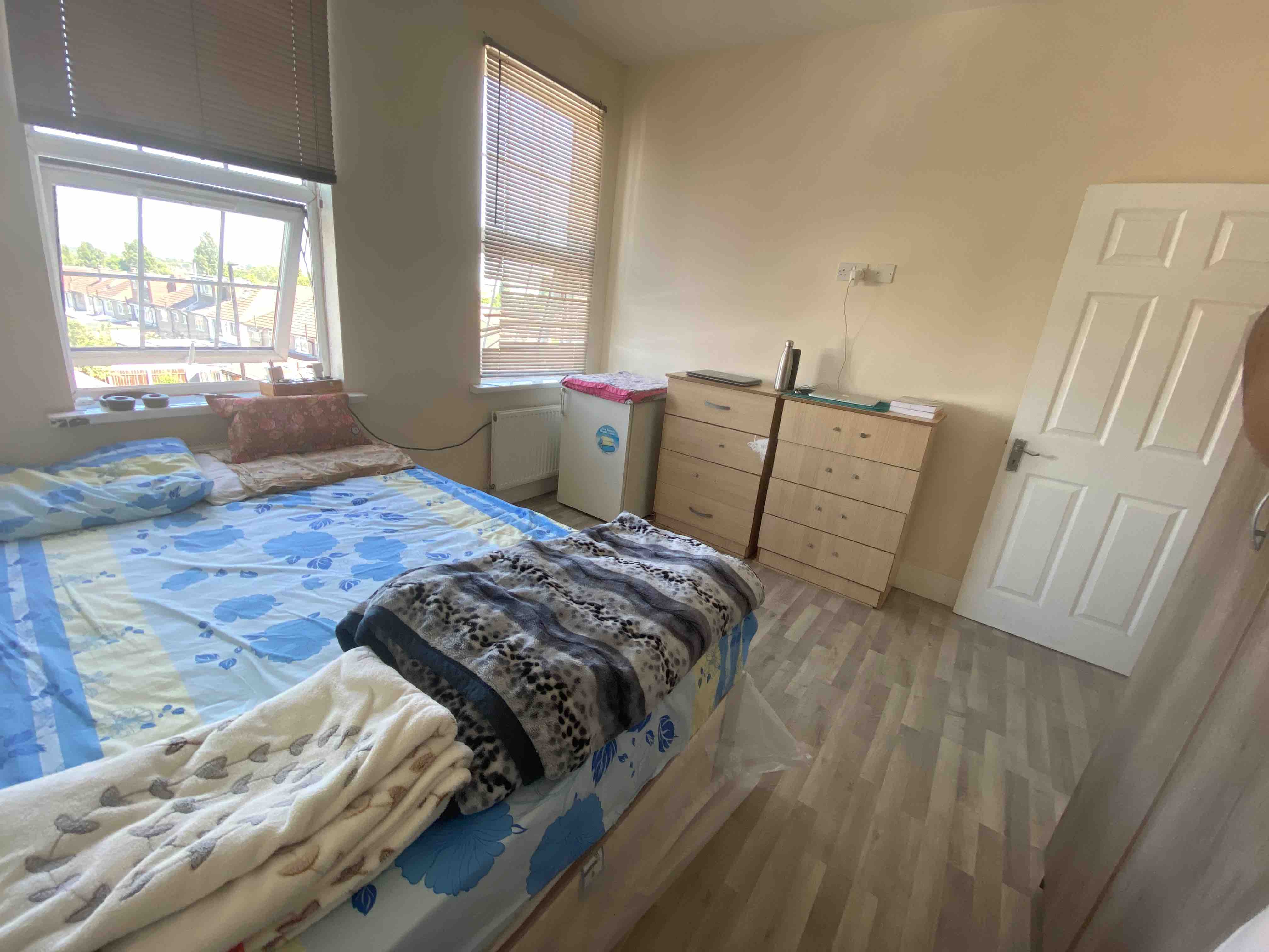 2 bedrooms RoomsLocal image