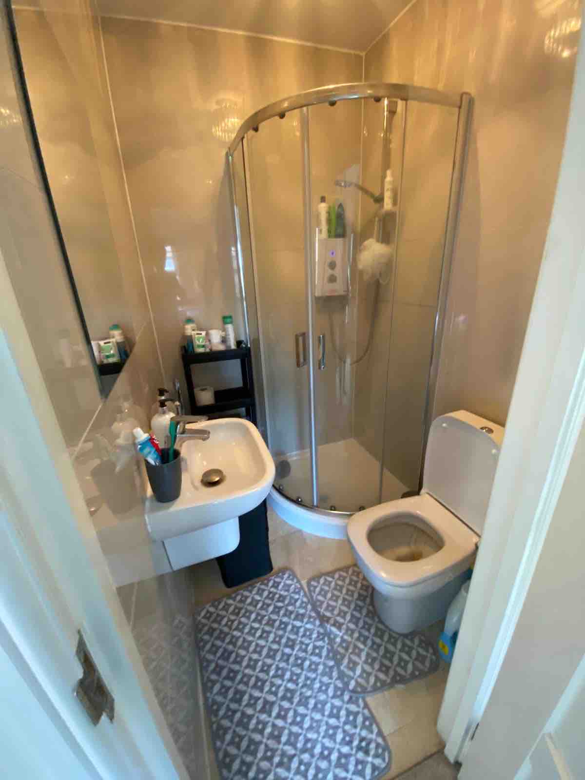 3 bedrooms RoomsLocal image
