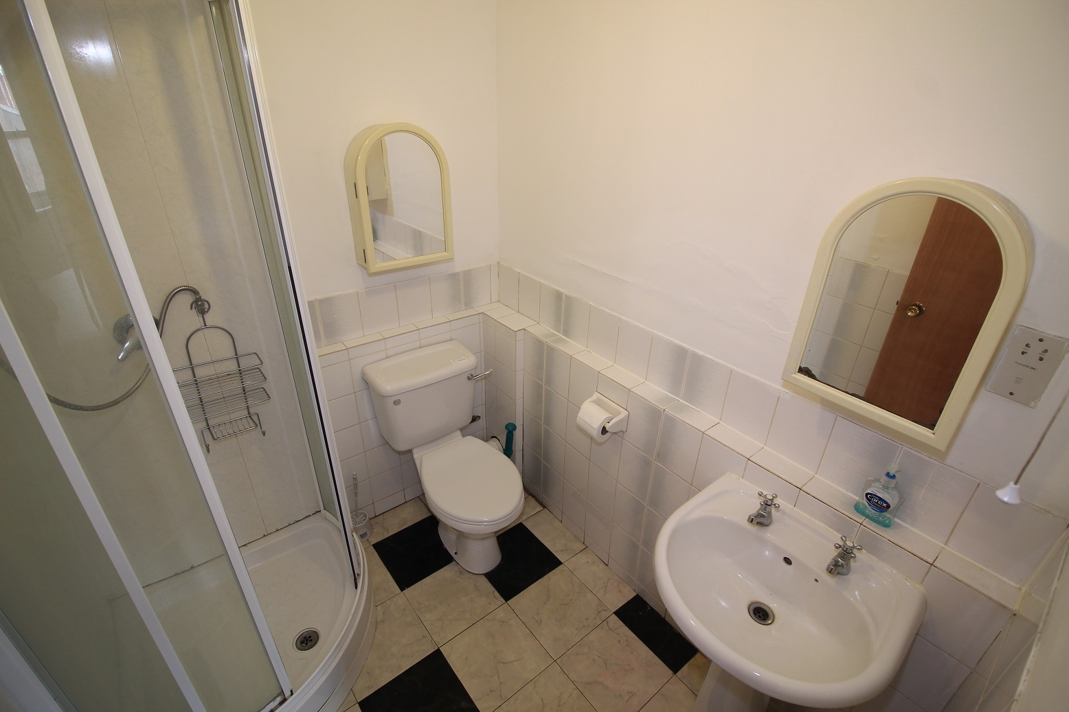 Fantastic two bedroom flat-share RoomsLocal image