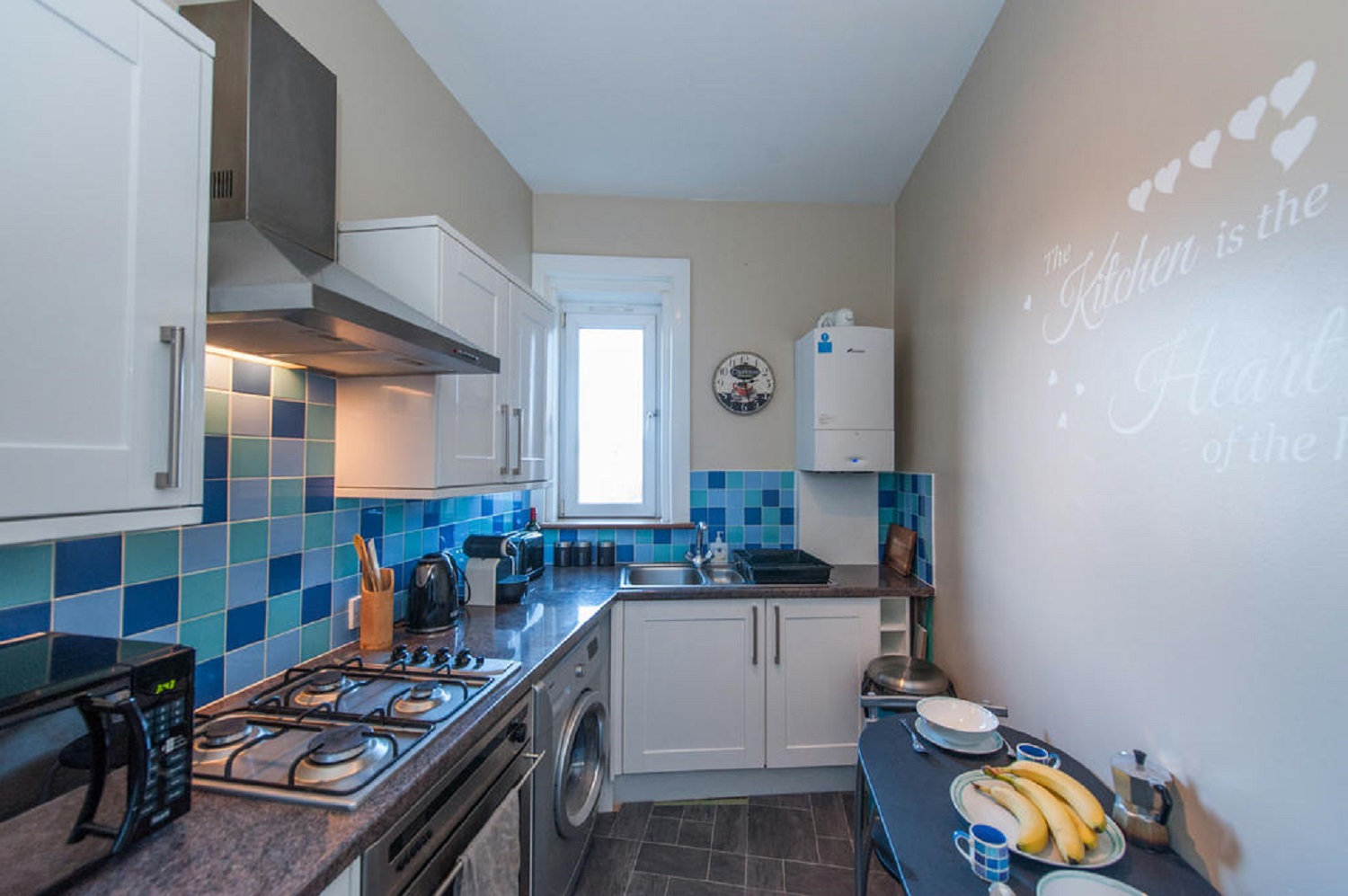Charming double bedroom in a two bedroom located in the heart of BRISTOL RoomsLocal image