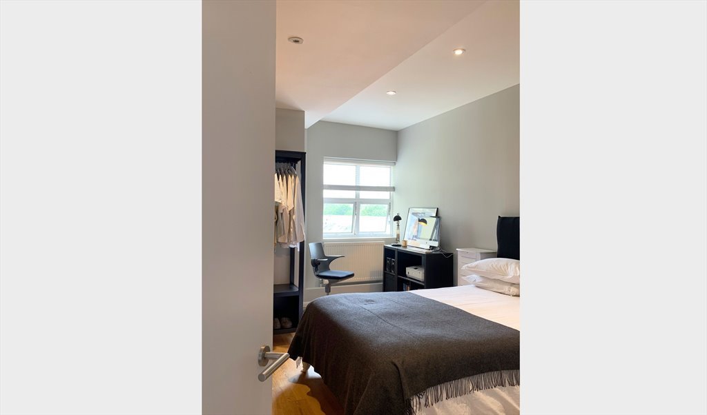 Large Double in Converted Textile factory in Dalston E8 RoomsLocal image