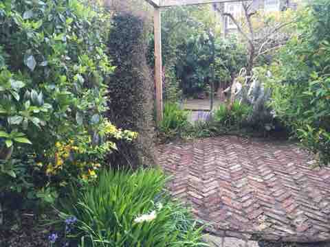 Mon-Fri room + private shower & shared garden RoomsLocal image