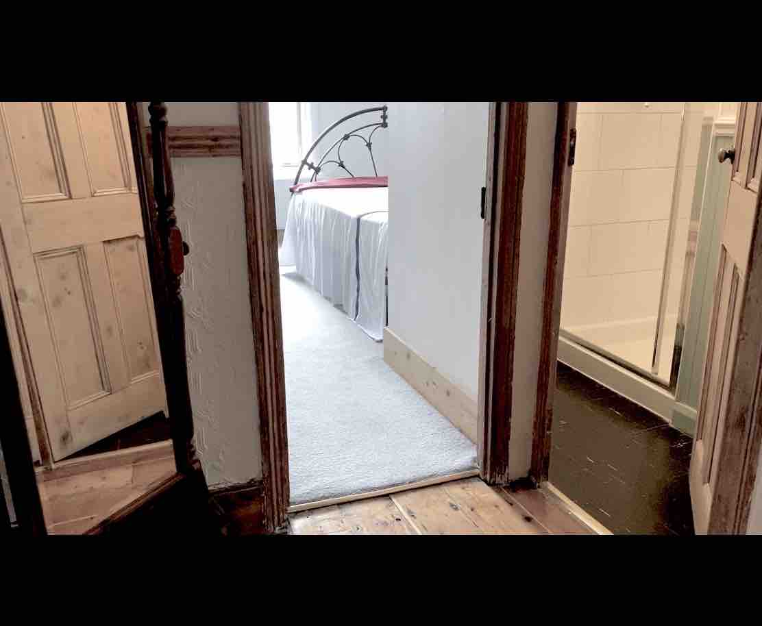 Mon-Fri room + private shower & shared garden RoomsLocal image