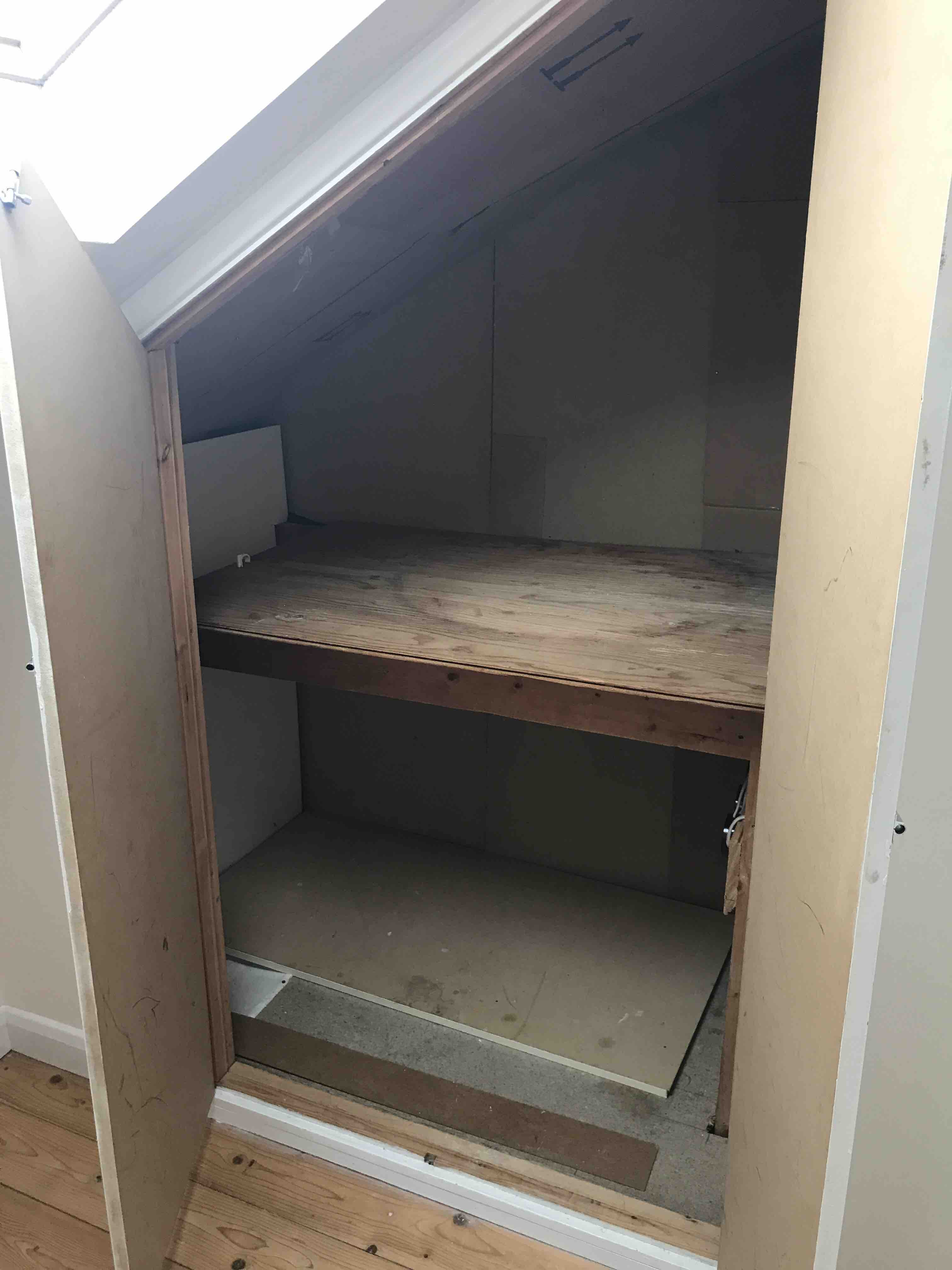 FURNISHED TINY SINGLE ROOM, Crawley RoomsLocal image
