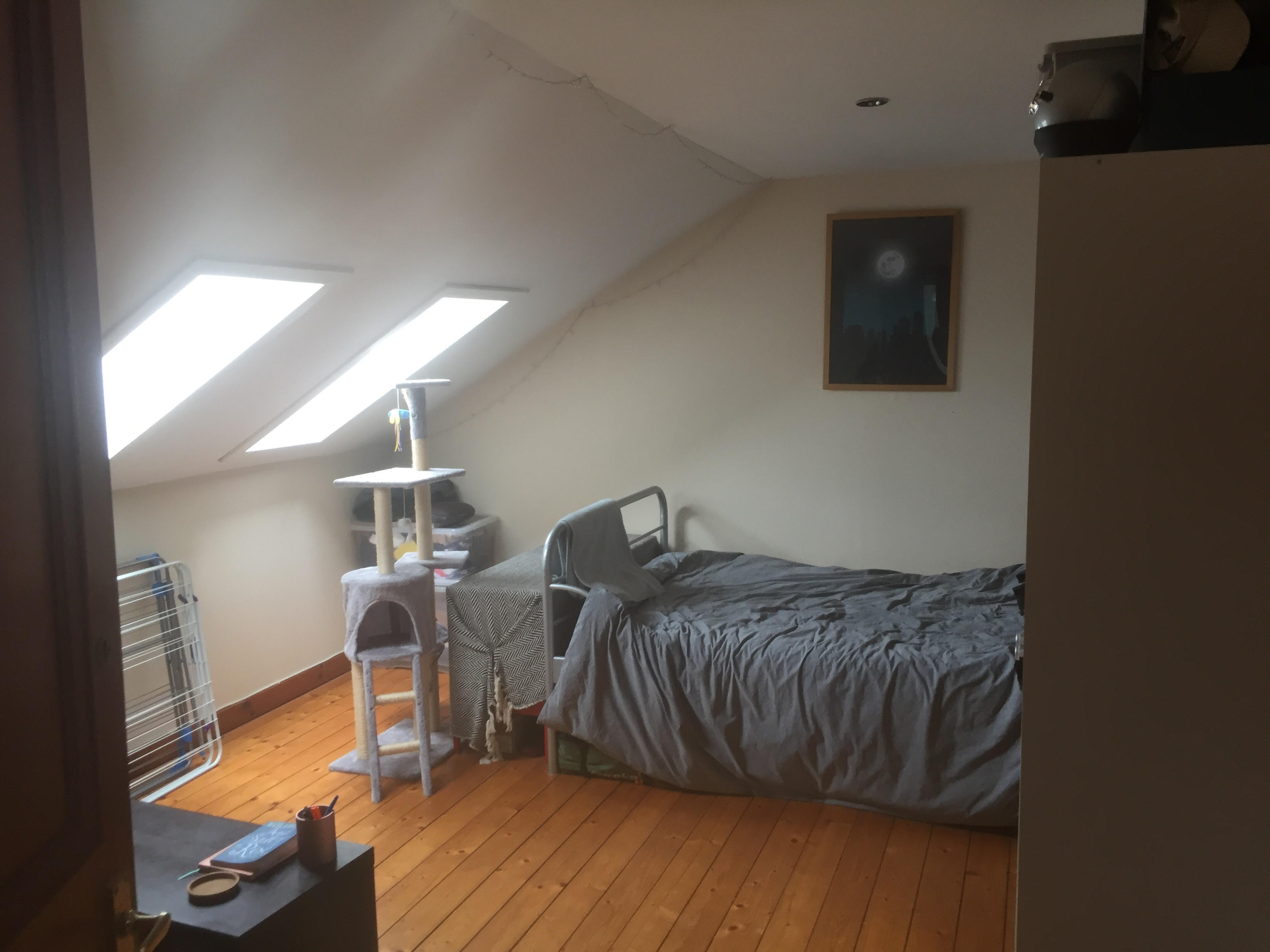 Central Location, Close to Parks, Upstairs is yours, Family below RoomsLocal image