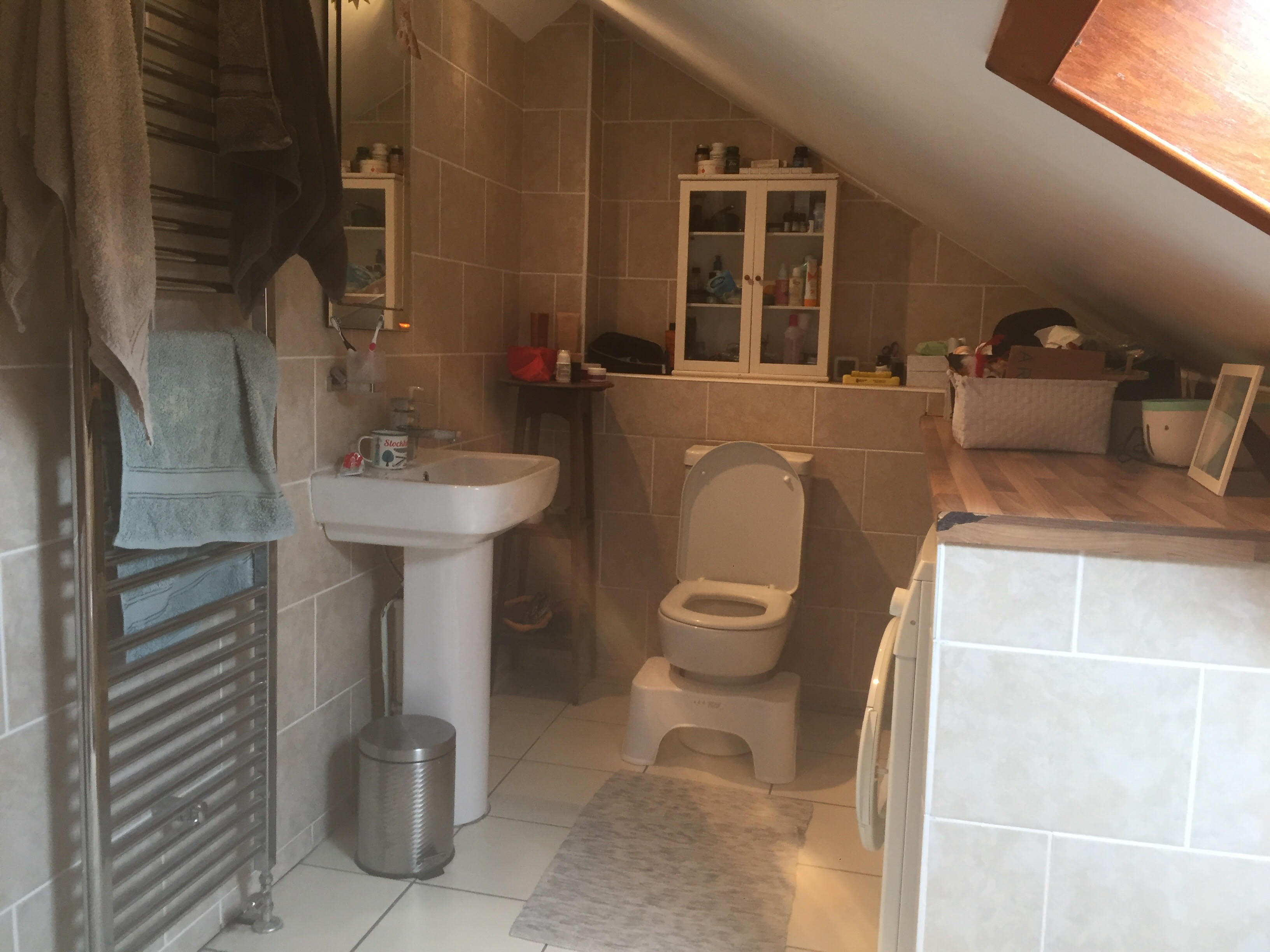 Central Location, Close to Parks, Upstairs is yours, Family below RoomsLocal image