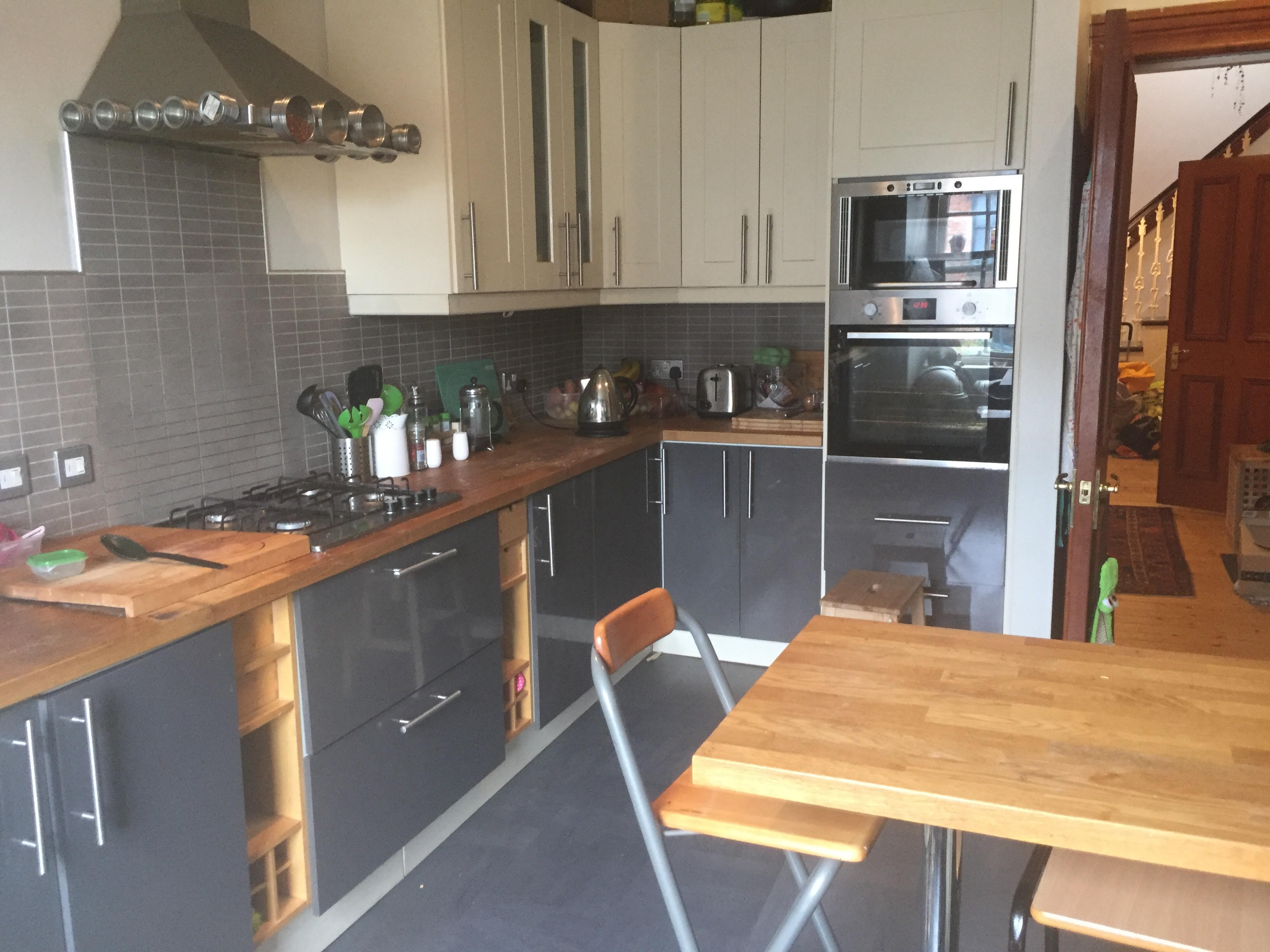 Central Location, Close to Parks, Upstairs is yours, Family below RoomsLocal image