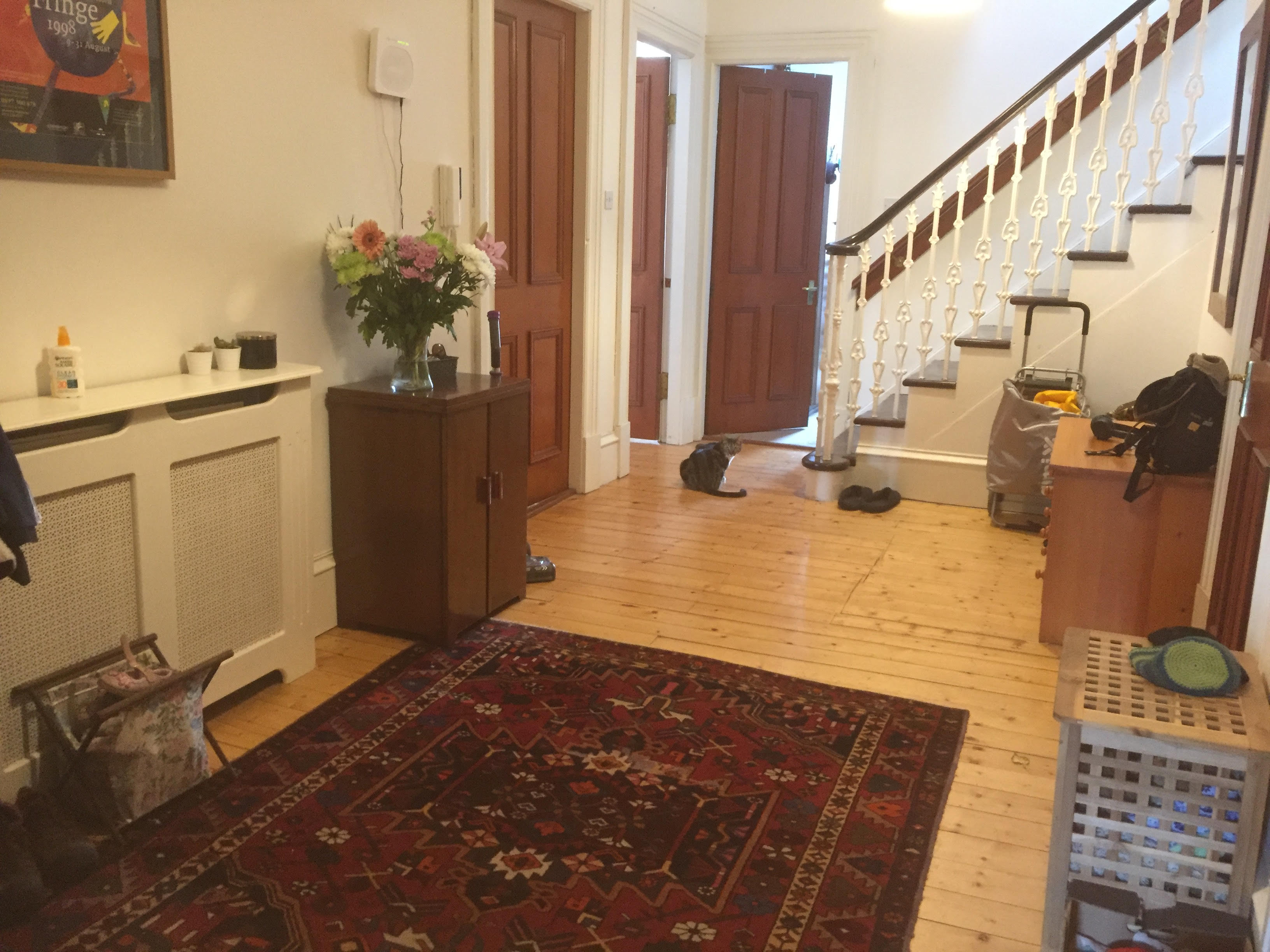 Central Location, Close to Parks, Upstairs is yours, Family below RoomsLocal image