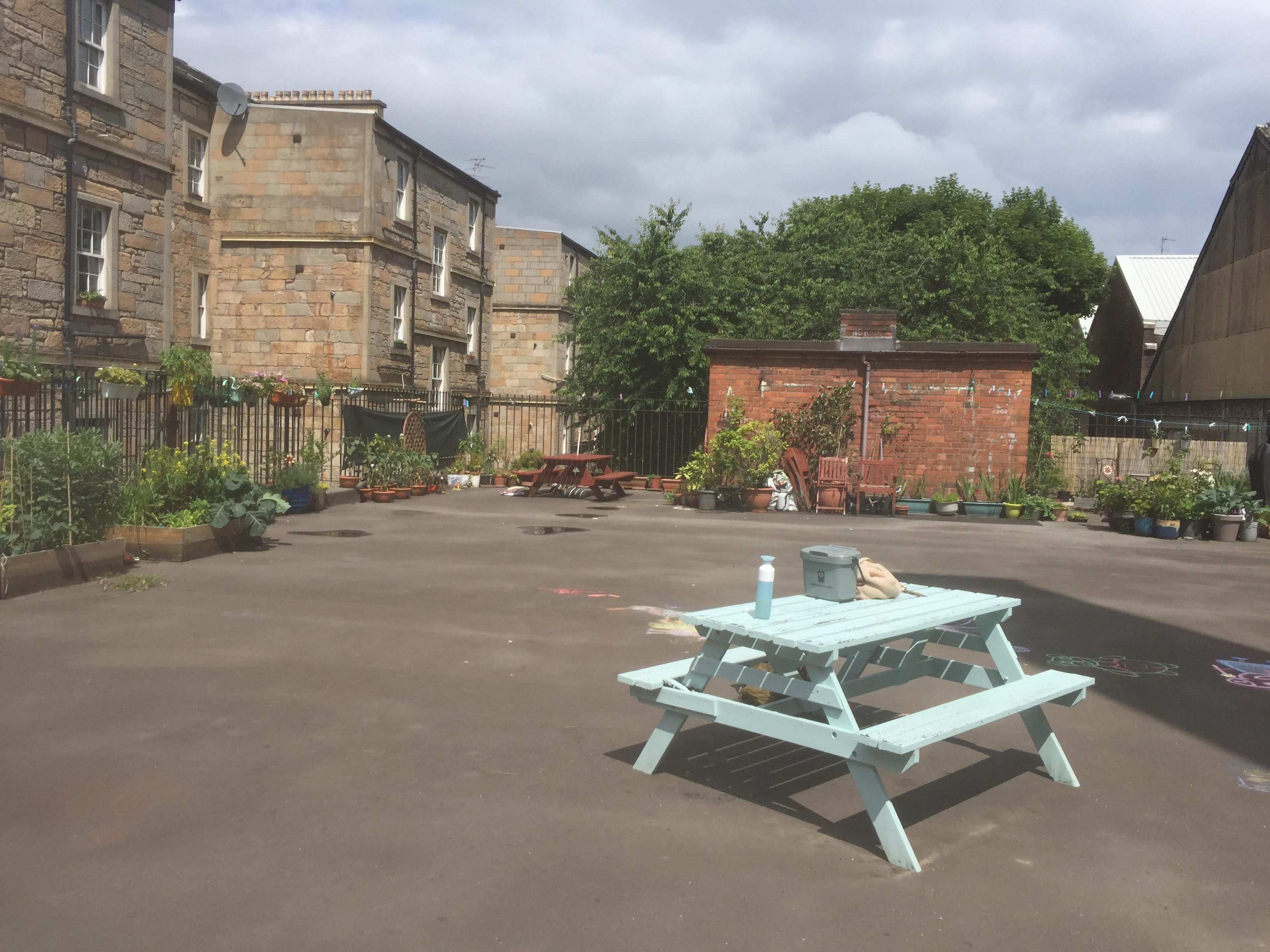 Central Location, Close to Parks, Upstairs is yours, Family below RoomsLocal image