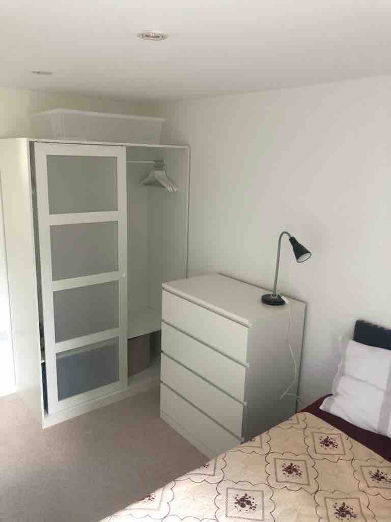 Full bedroom for rent RoomsLocal image