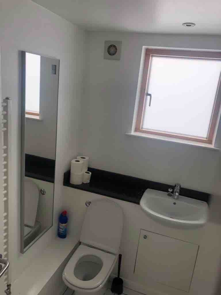 Full bedroom for rent RoomsLocal image