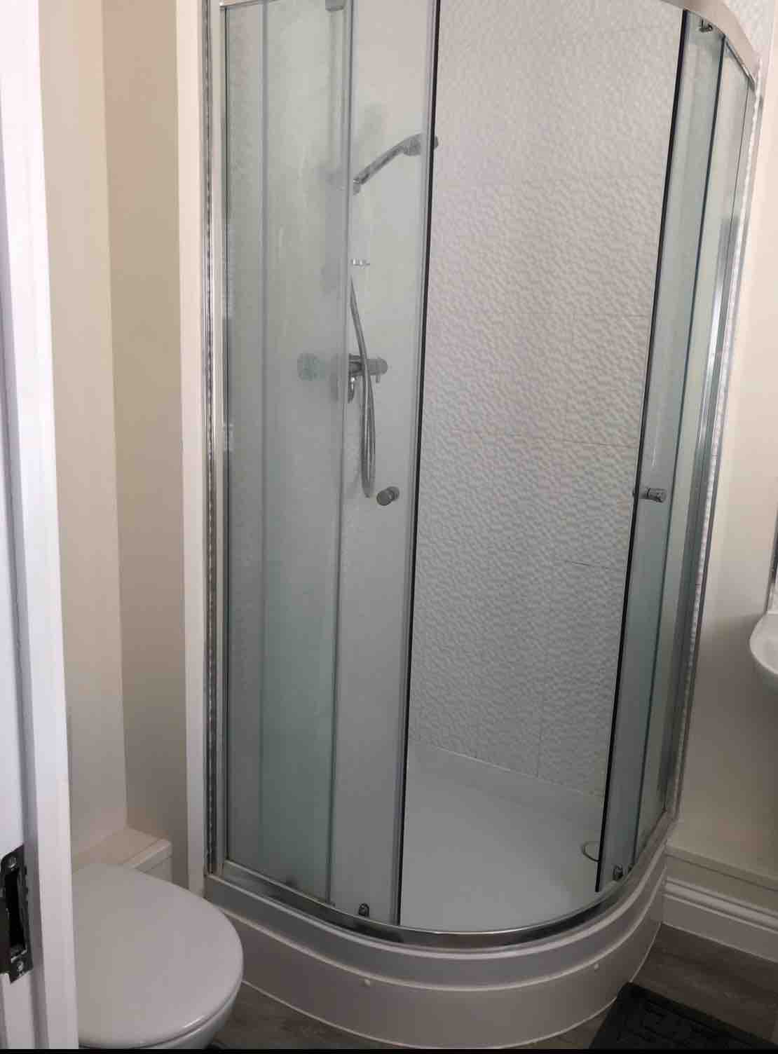 Double Room with En Suite, London RoomsLocal image