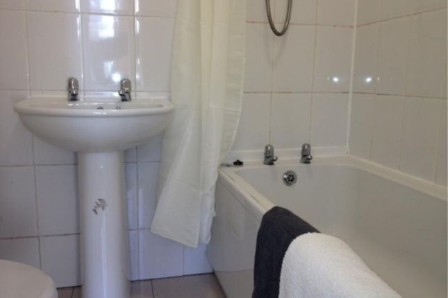 FLEXIBLE ONE BEDROOM FLAT IN BIRMINGHAM, Bath RoomsLocal image