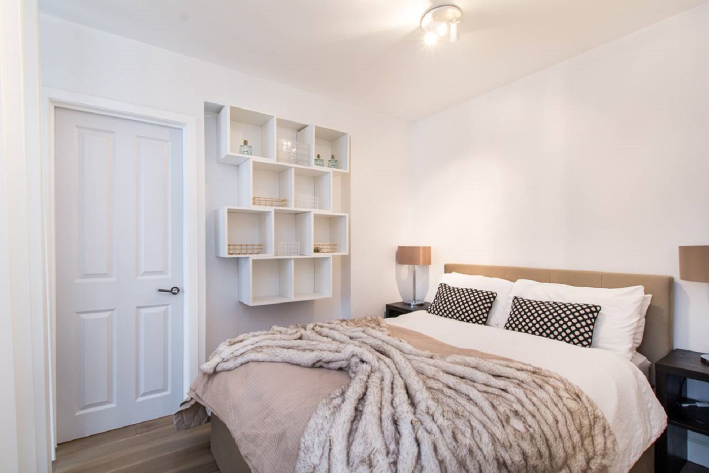 Superb studio 37sq. ft for max. 2 guests ( not shared ) 43 Vauxhall Bridge Road image