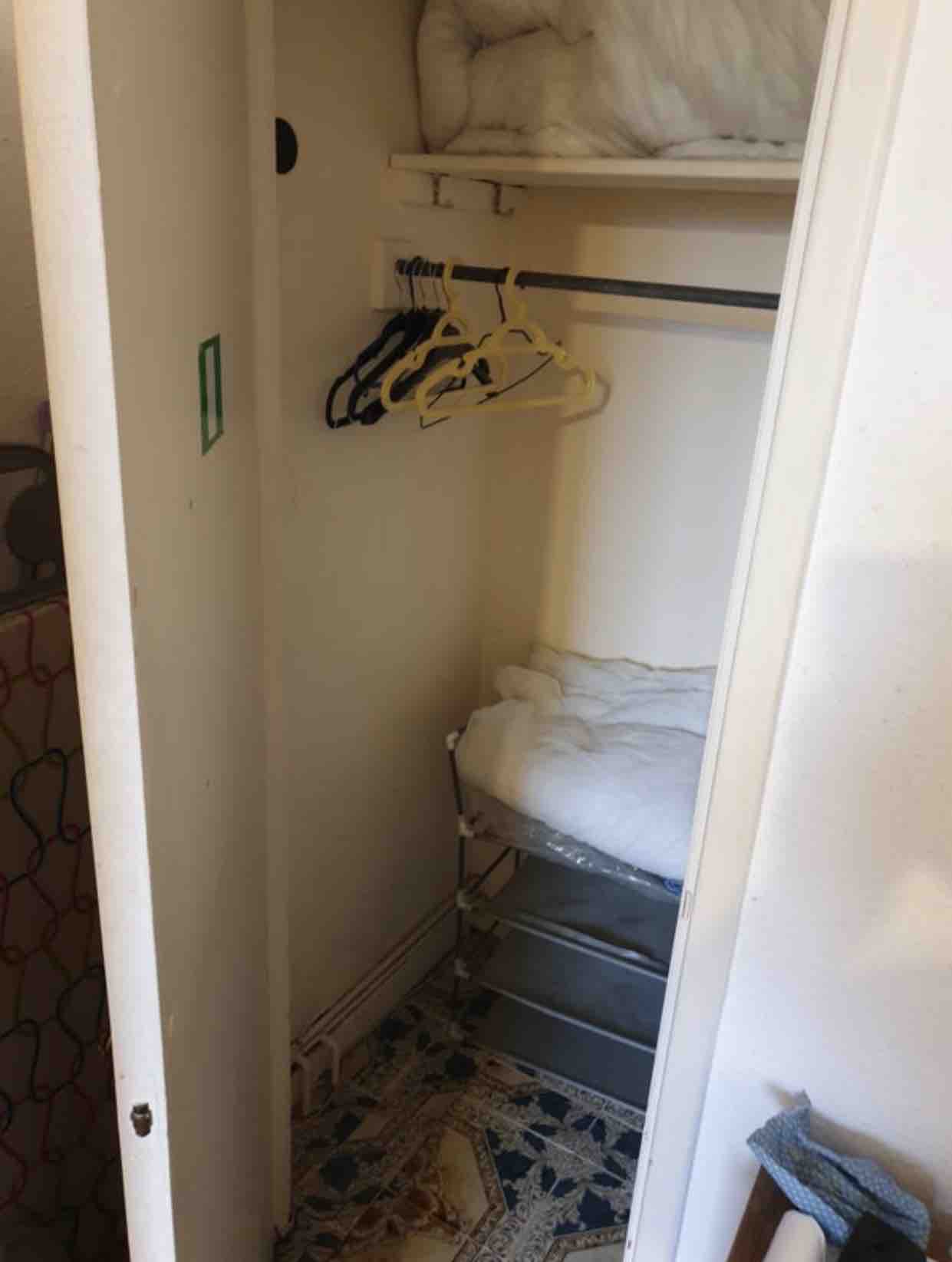 Lovely Double Bedroom in Old Street (N1) RoomsLocal image