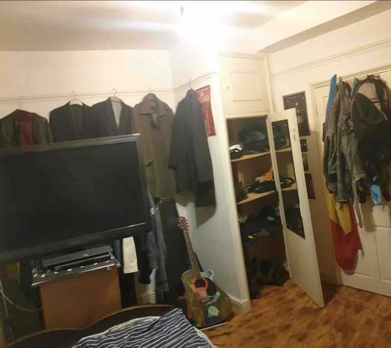 Lovely Double room in Victoria RoomsLocal image