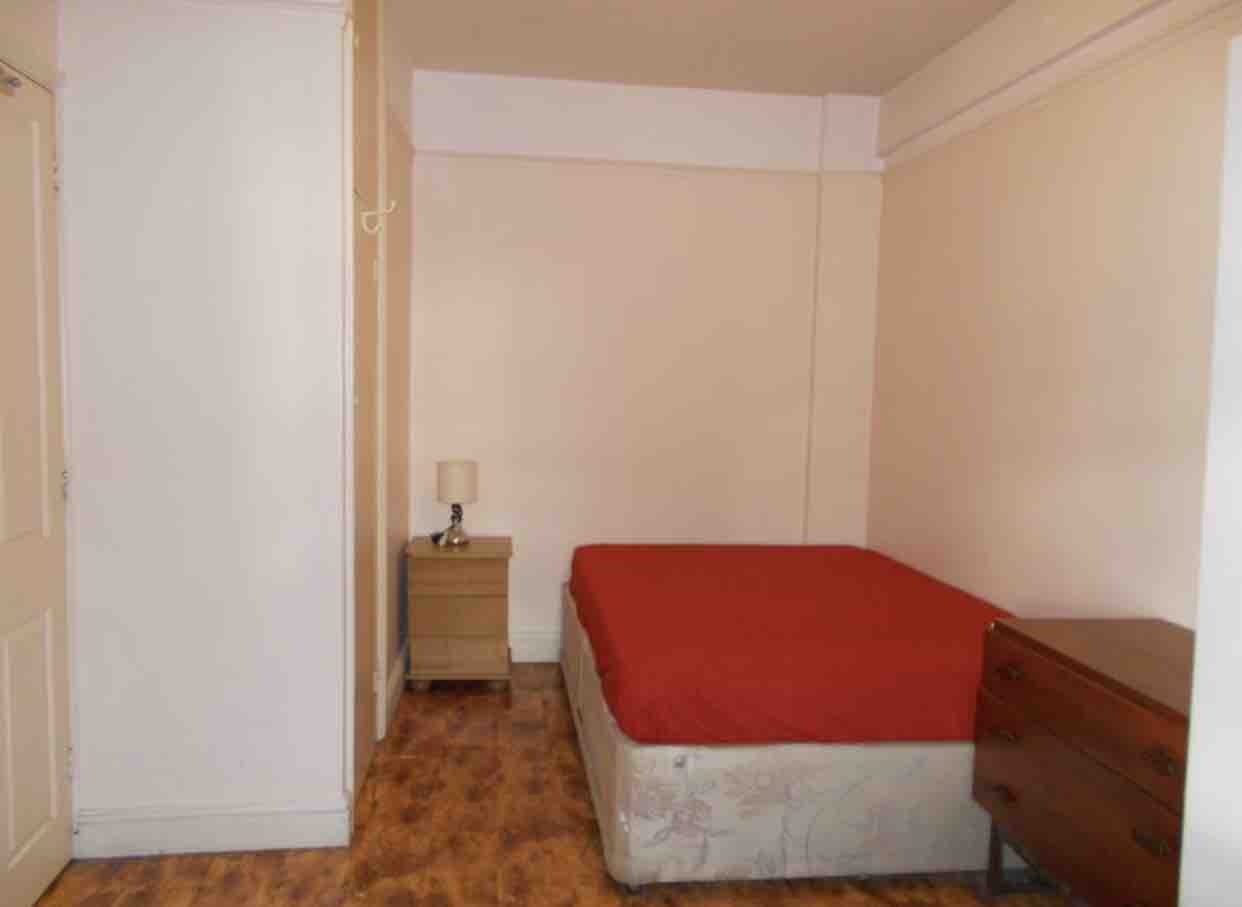 Lovely Double room in Victoria RoomsLocal image