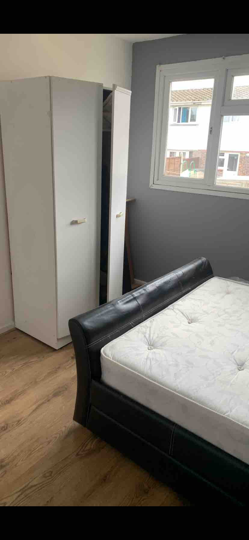 1 double bedroom RoomsLocal image