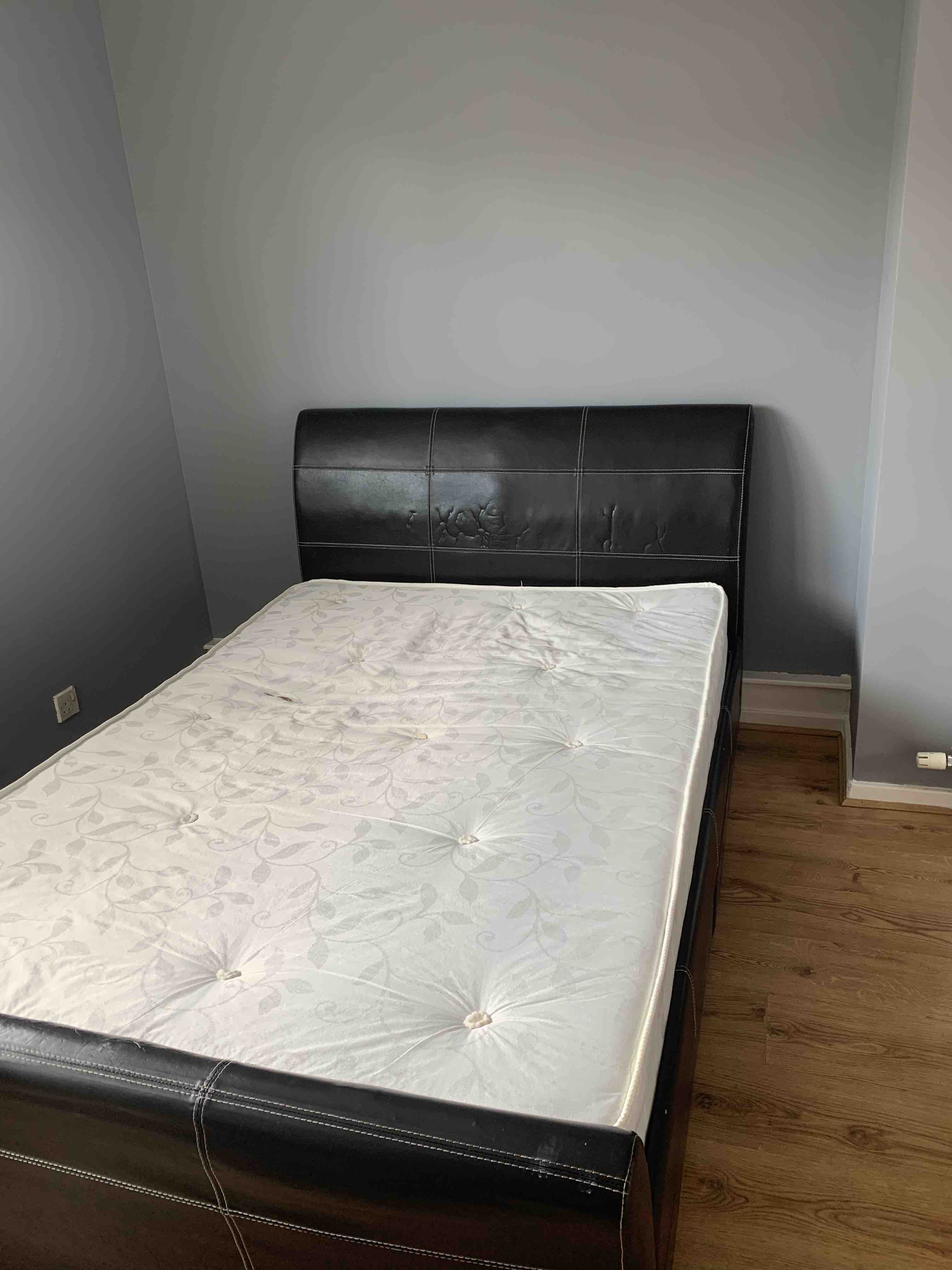 1 double bedroom RoomsLocal image
