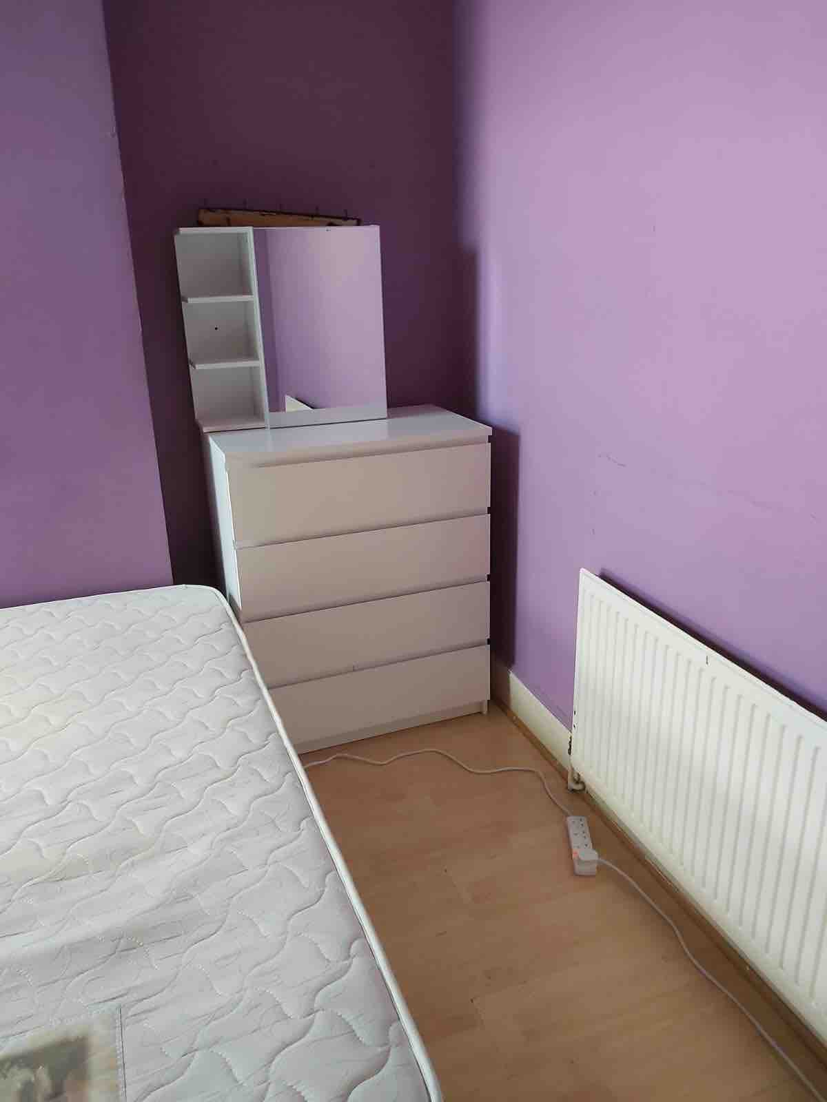 Double bedroom RoomsLocal image