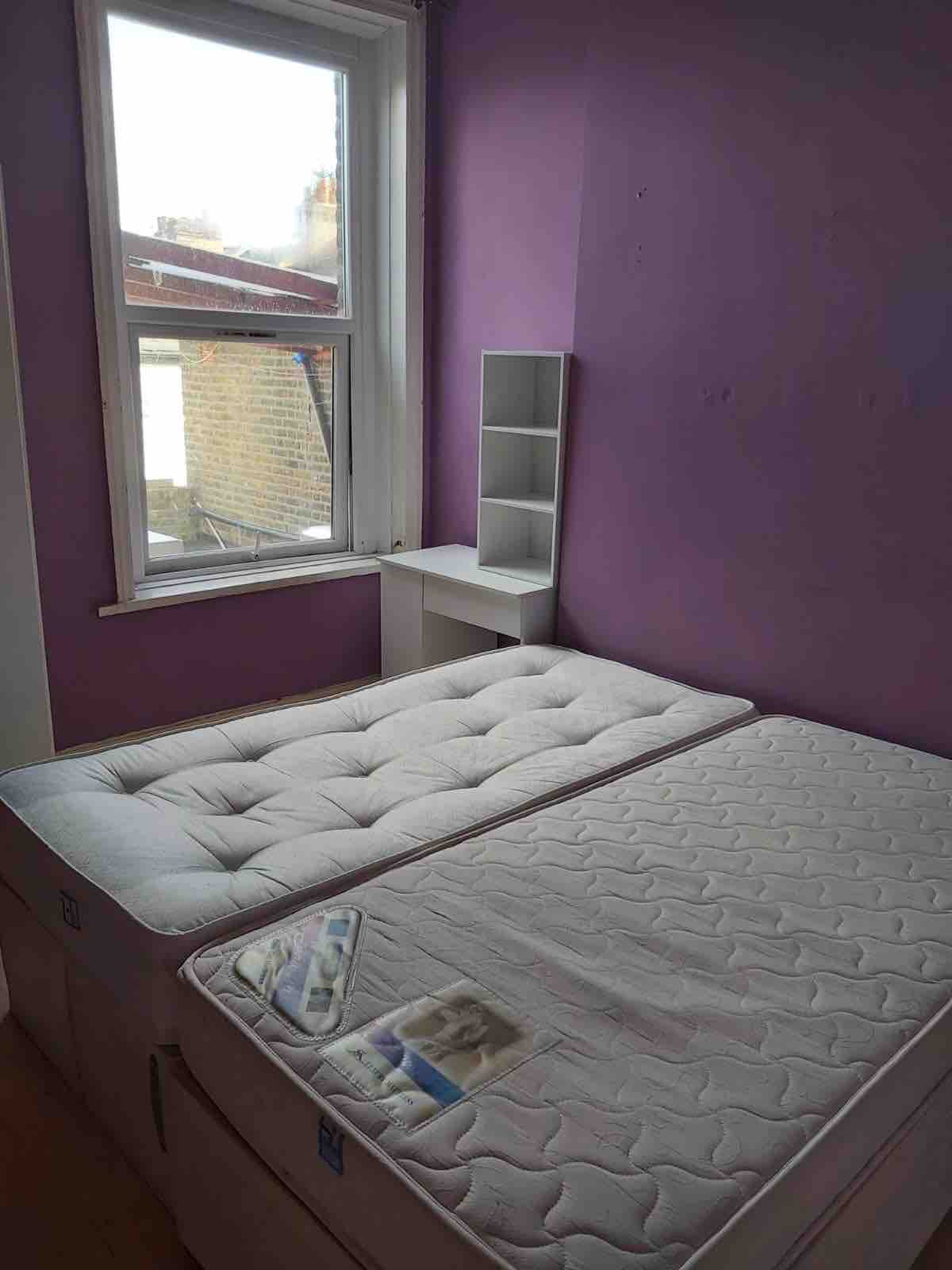 Double bedroom RoomsLocal image
