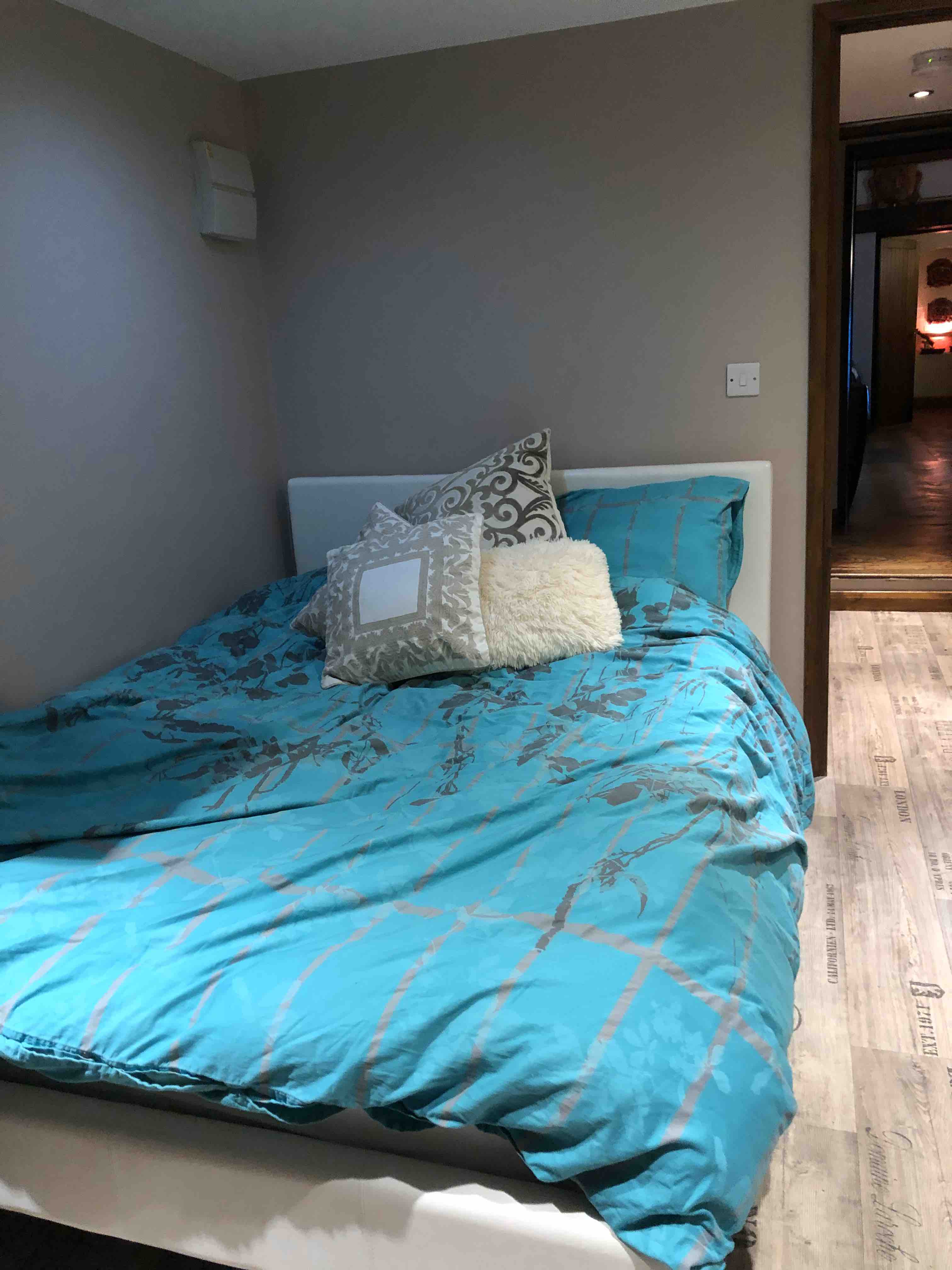 Beautiful large room, East Grinstead RoomsLocal image