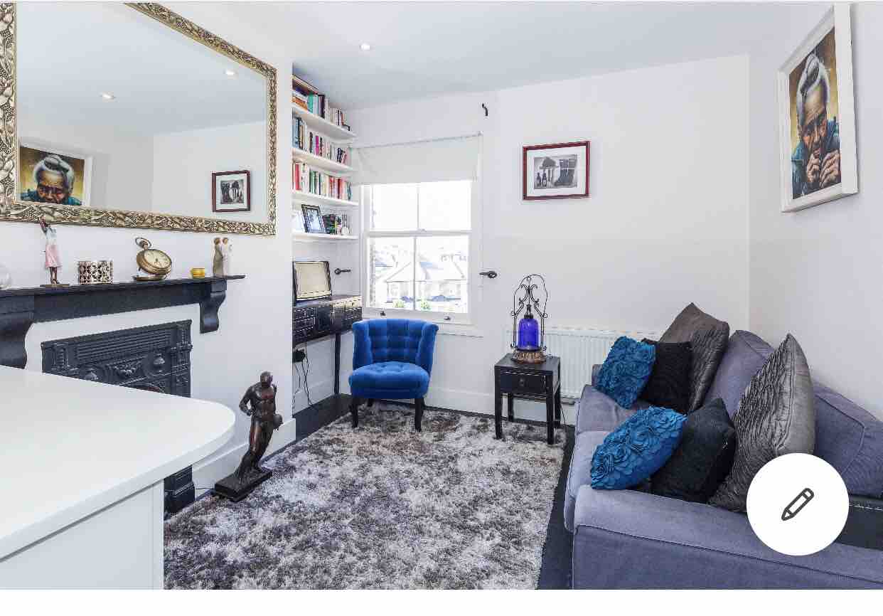 Double bedroom RoomsLocal image