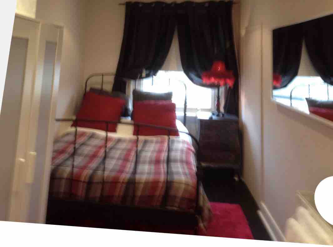 Double bedroom RoomsLocal image