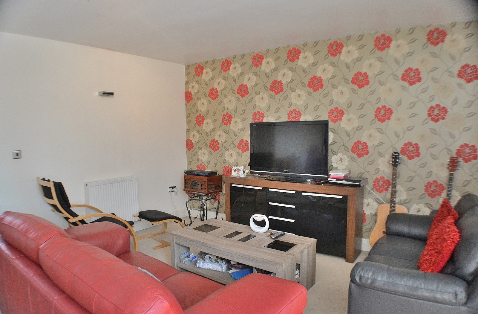 This truly stunning two bedroom flats hare in London city