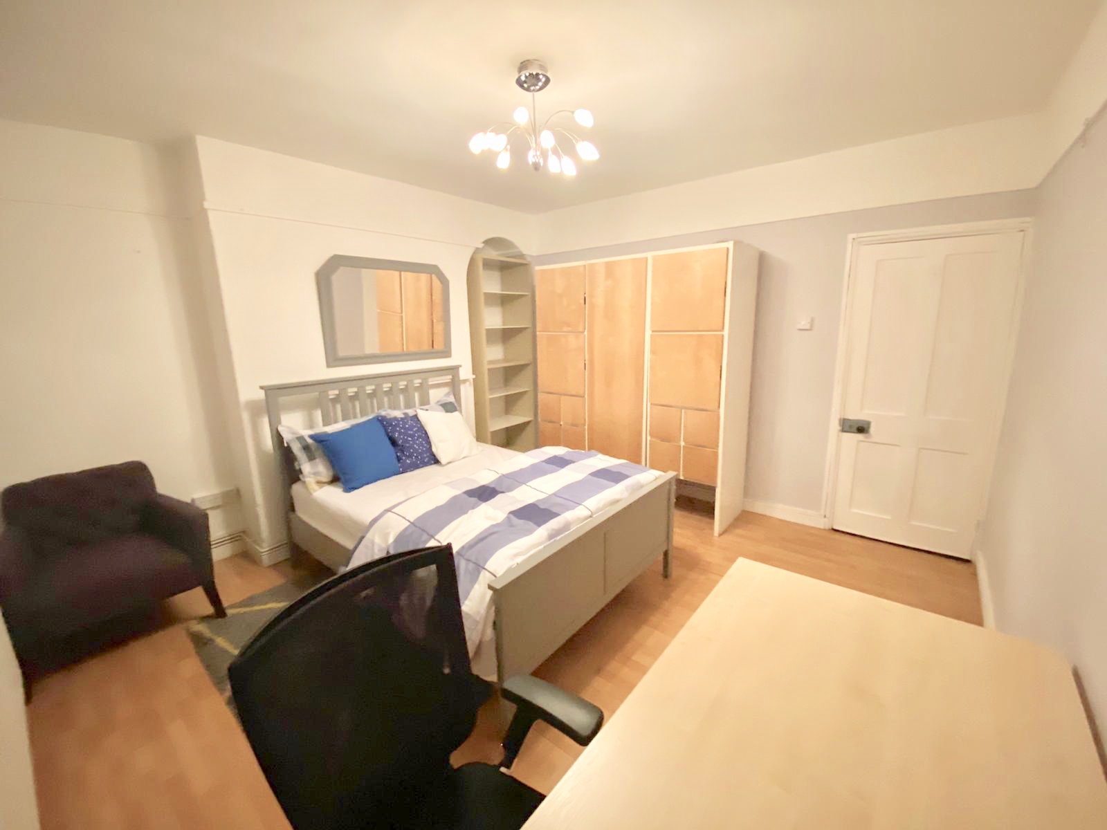 This truly stunning two bedroom flats hare in London city, Covent Garden, London RoomsLocal image