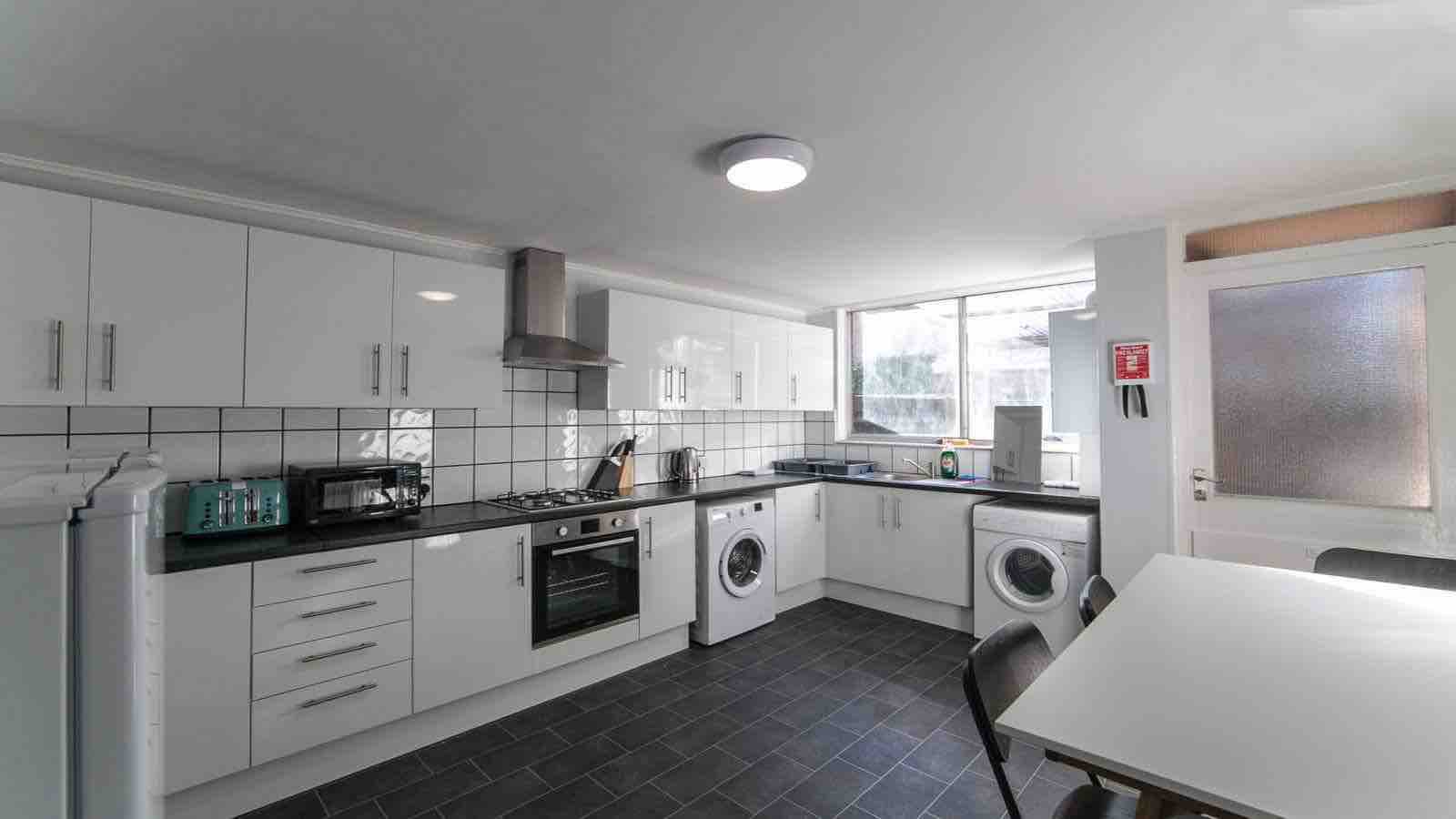 Flat to share RoomsLocal image
