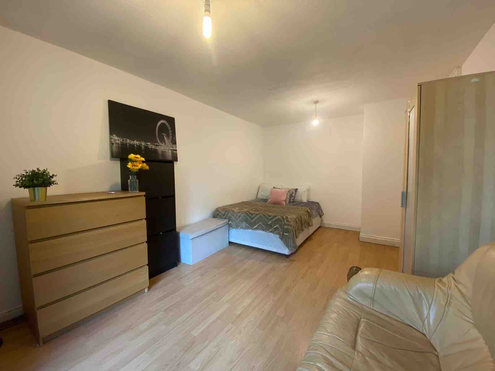  RoomsLocal image