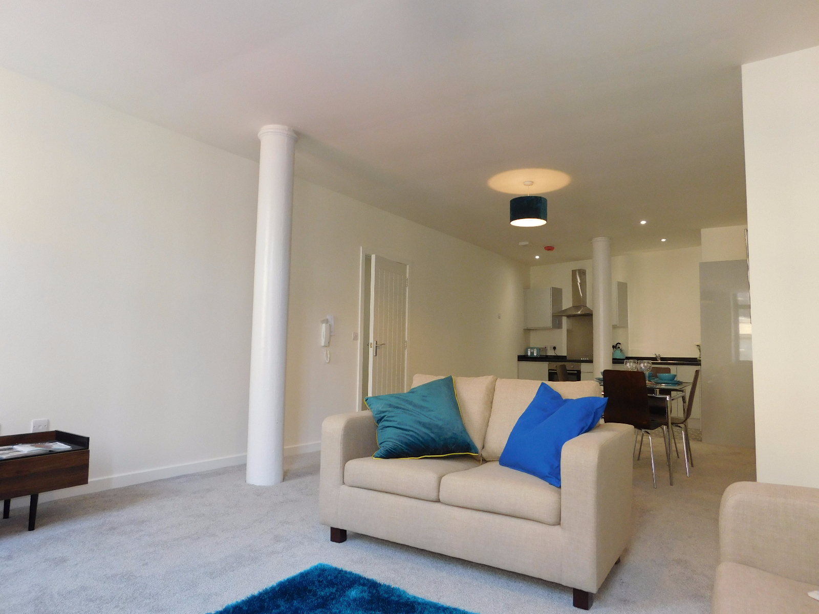 Charming and Fabulous double bedroom en suite for rent in Spitalfiled London RoomsLocal image