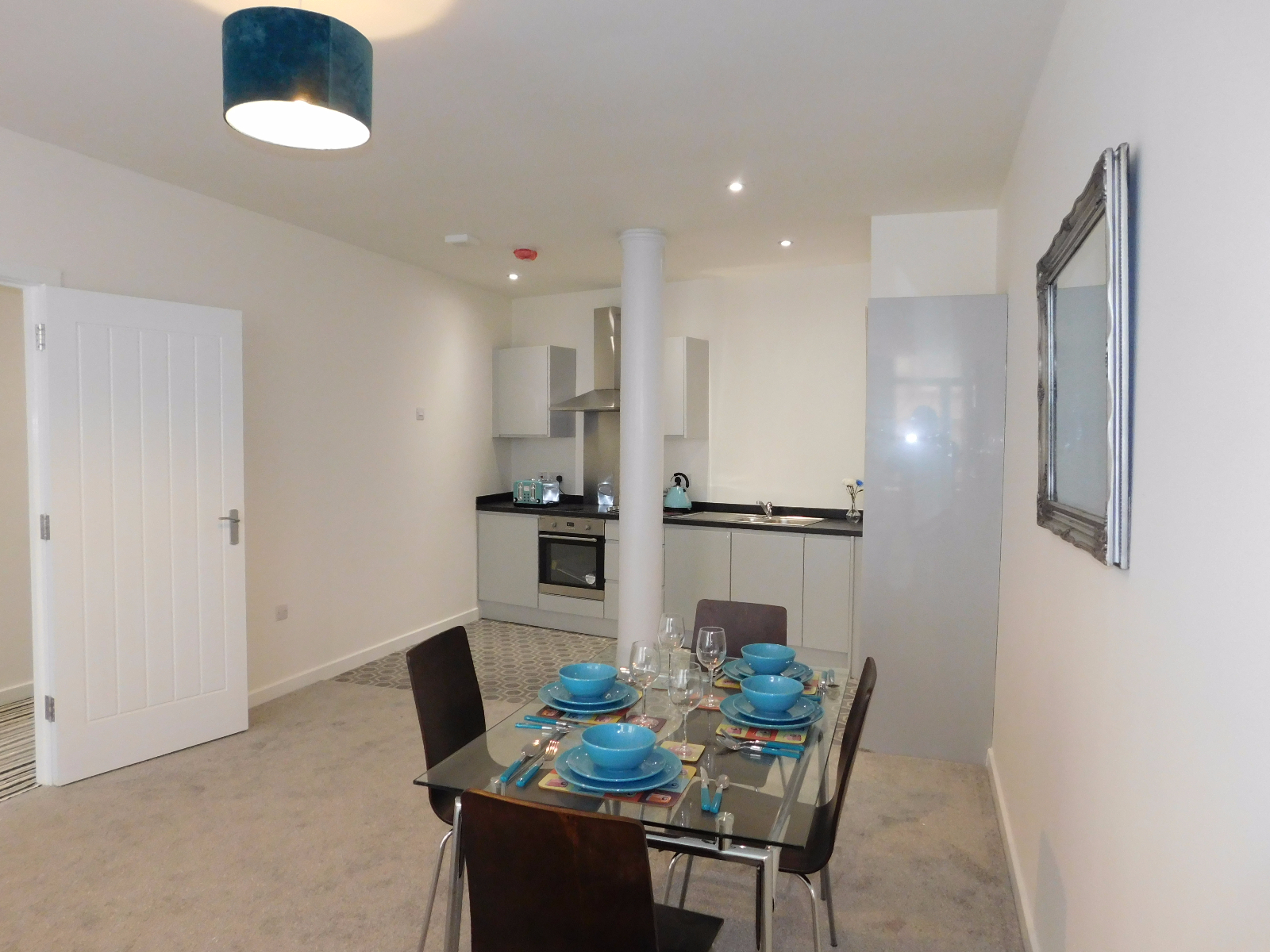 Charming and Fabulous double bedroom en suite for rent in Spitalfiled London RoomsLocal image