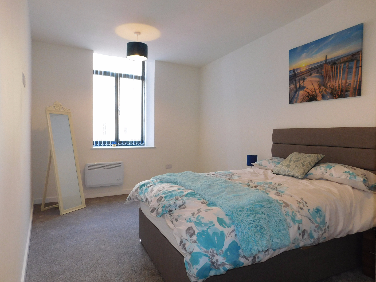 Charming and Fabulous double bedroom en suite for rent in Spitalfiled London RoomsLocal image