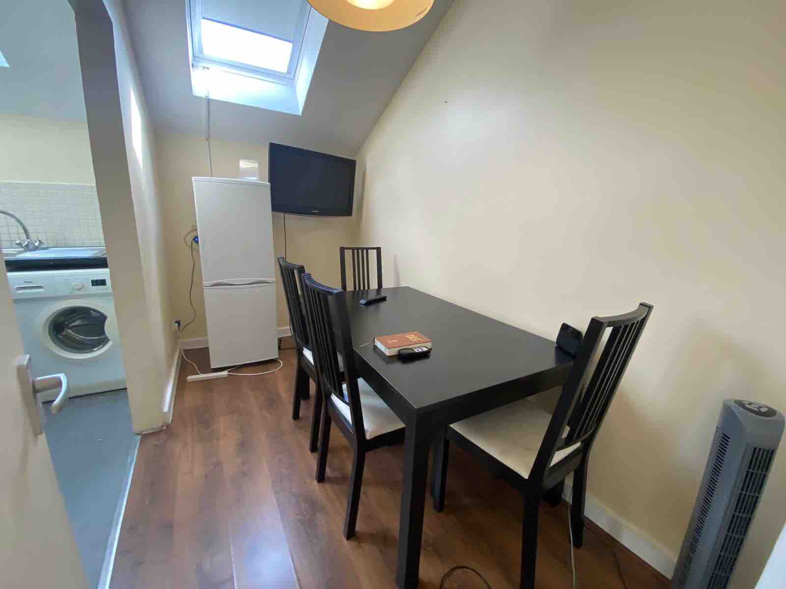 double bedroom in Brick Lane Liverpool Street RoomsLocal image