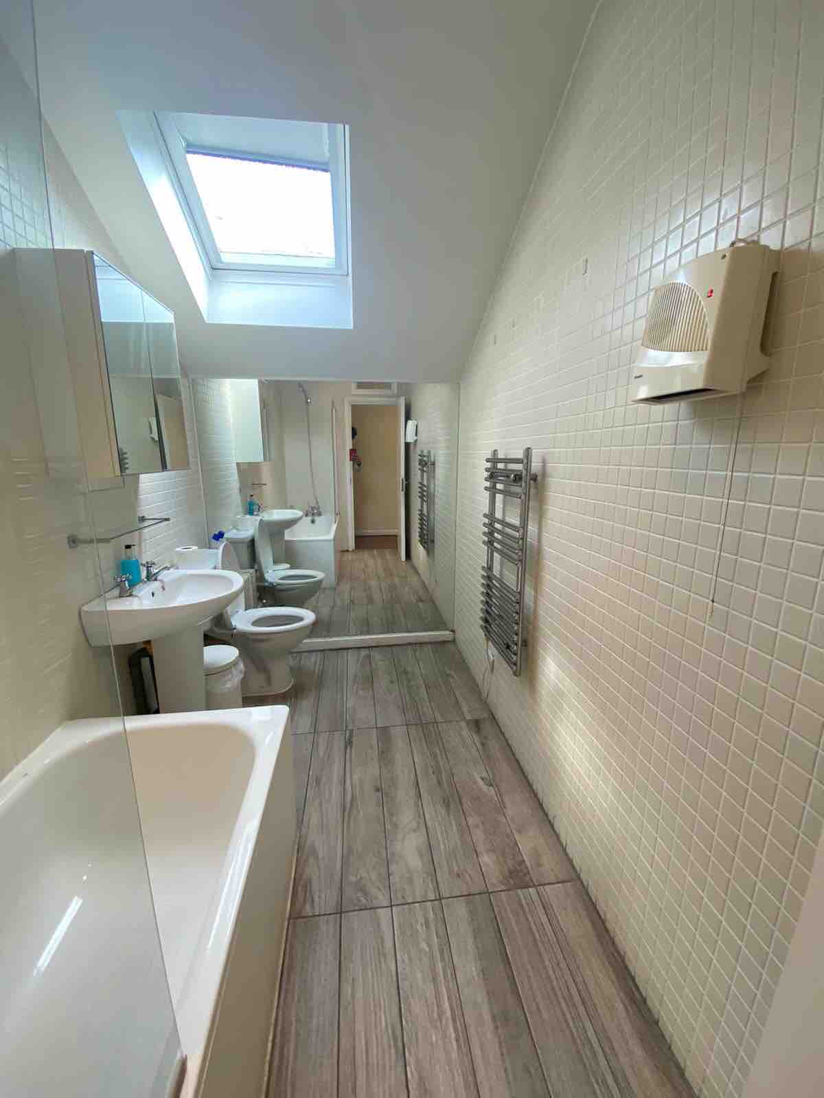 double bedroom in Brick Lane Liverpool Street RoomsLocal image