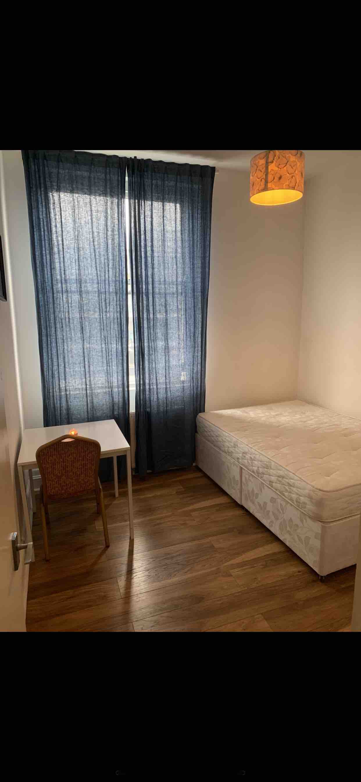 1 double room RoomsLocal image