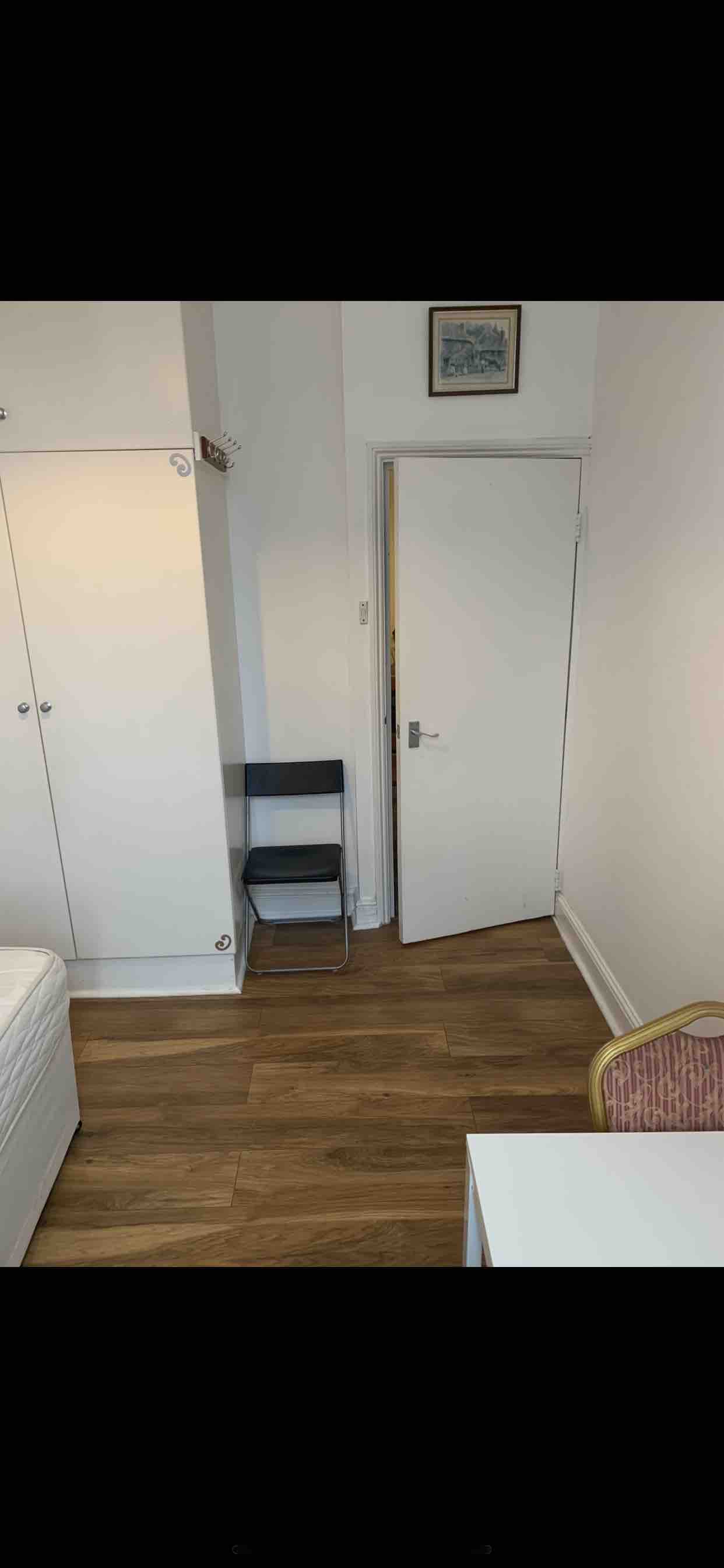 1 double room RoomsLocal image