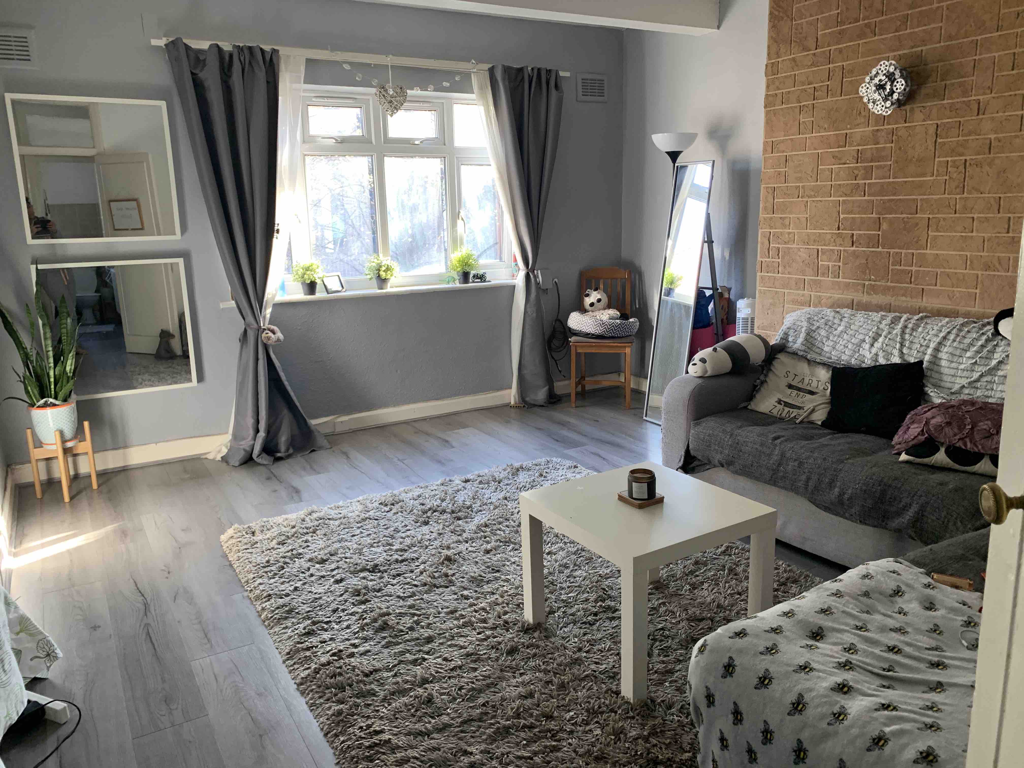 1 bedroom in 2 bedroom flat RoomsLocal image