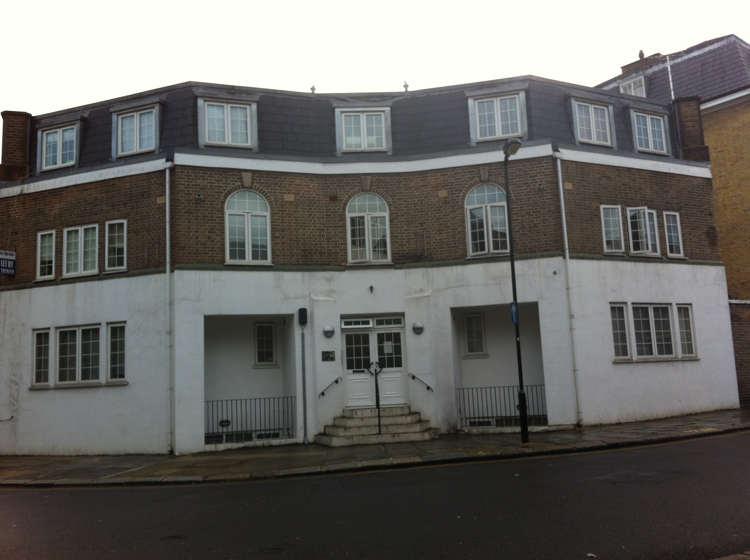 one bed in 2 bed first floor flat a 2 minute walk from Euston station image