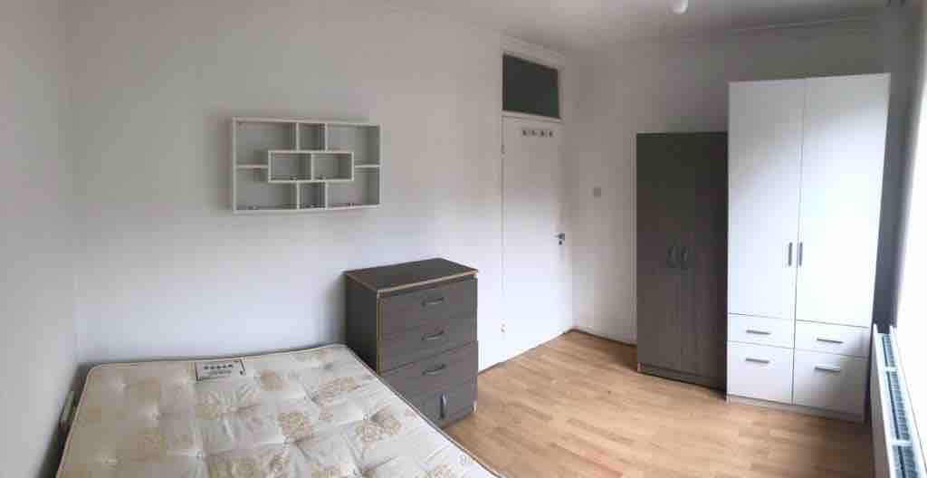 3 Bedroom Flat in Holloway RoomsLocal image